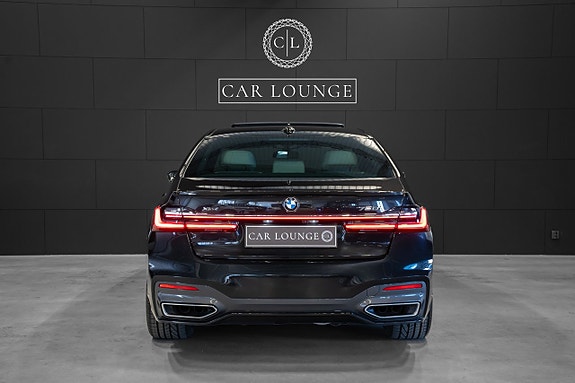 BMW 750i 5 of 5