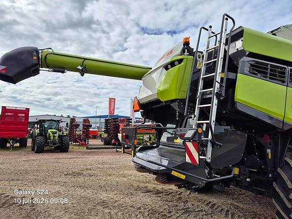 CLAAS Lexion 8900 TerraTrac 5 of 5