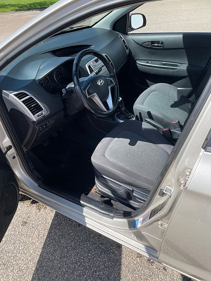 Hyundai i20 3 of 7