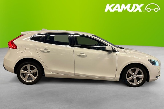 Volvo V40 2 of 5