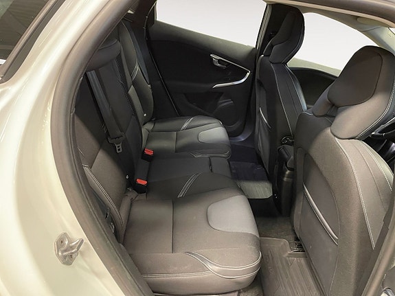 Volvo V40 12 of 20