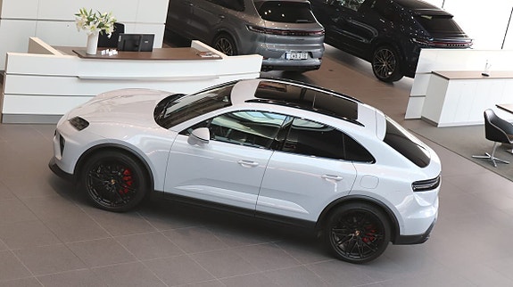 Porsche Macan 4S 6 of 13