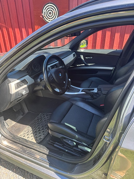 BMW 325i 7 of 11