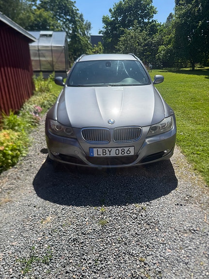 BMW 325i 4 of 5