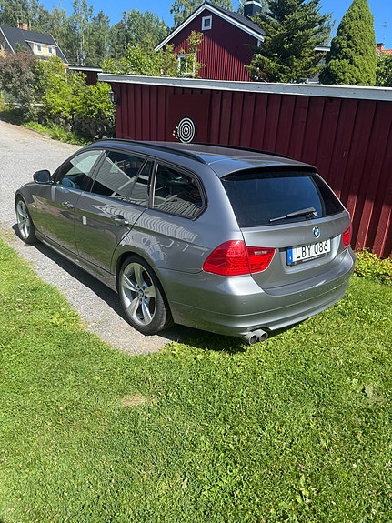 BMW 325i 3 of 5