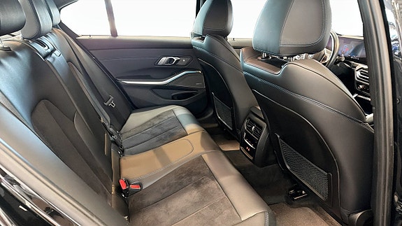 BMW 330e 5 of 5