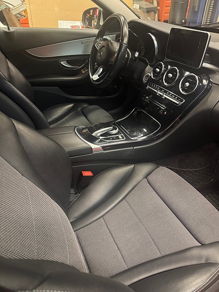 Mercedes-Benz C180 4 of 6