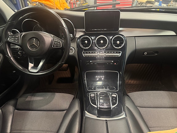 Mercedes-Benz C180 3 of 6
