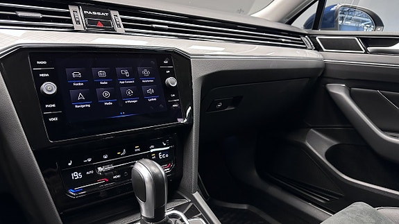 Volkswagen Passat 11 of 21