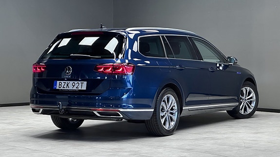 Volkswagen Passat 18 of 21
