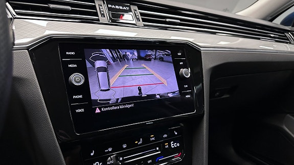 Volkswagen Passat 13 of 21