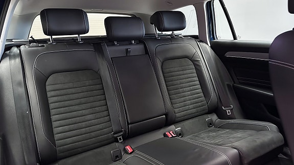 Volkswagen Passat 8 of 21