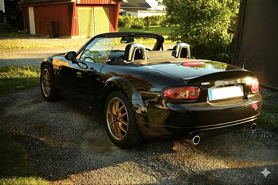 Mazda MX-5 2 of 6