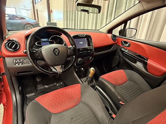 Renault Clio 10 of 14