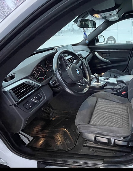 BMW 320d 2 of 5