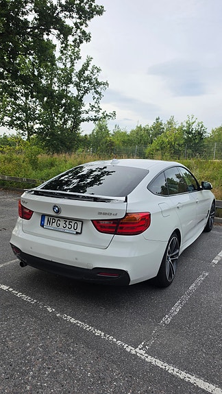 BMW 320d 4 of 5