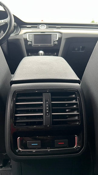 Volkswagen Passat 10 of 11