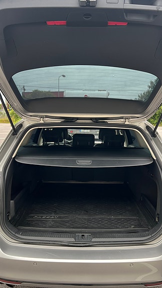 Volkswagen Passat 9 of 11