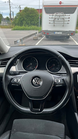 Volkswagen Passat 8 of 11