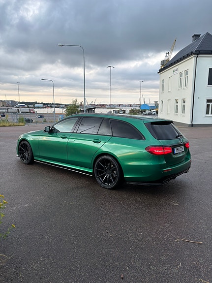 Mercedes-Benz E220 4 of 5