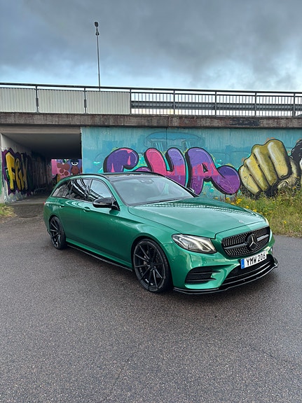 Mercedes-Benz E220 3 of 5