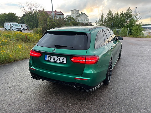 Mercedes-Benz E220 5 of 5