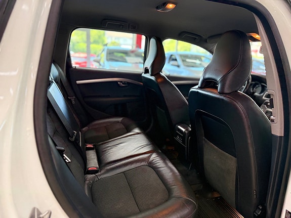 Volvo V70 9 of 16