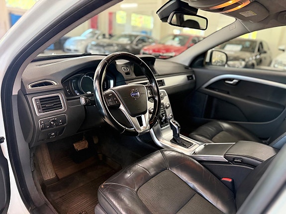 Volvo V70 7 of 16