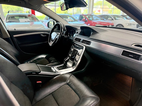 Volvo V70 8 of 16
