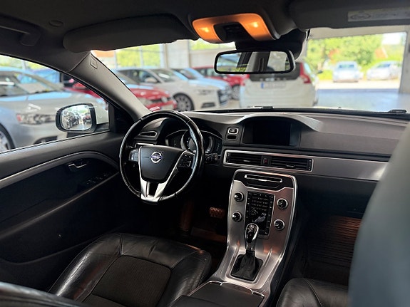 Volvo V70 10 of 16