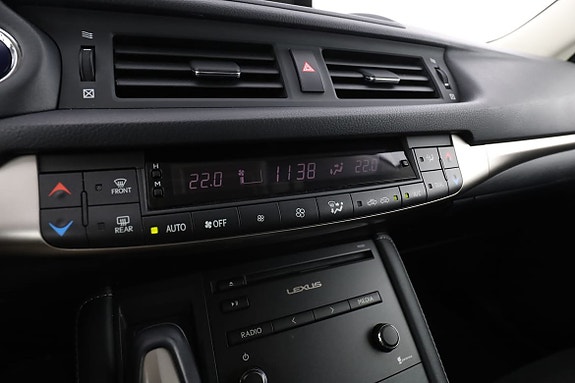 Lexus CT200h 24 of 30