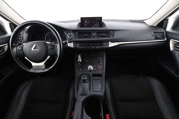 Lexus CT200h 13 of 30