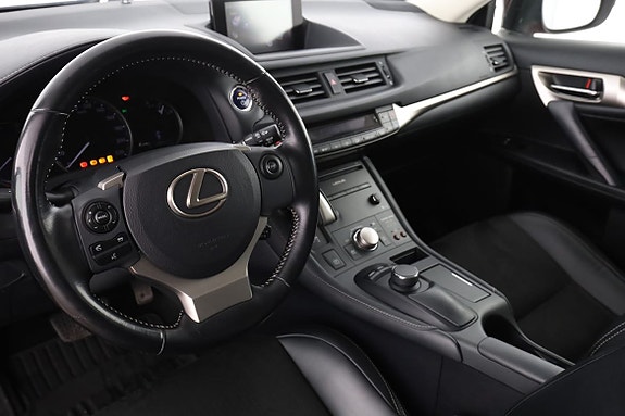 Lexus CT200h 12 of 30