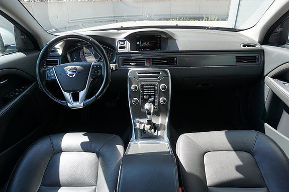 Volvo XC70 2 of 5
