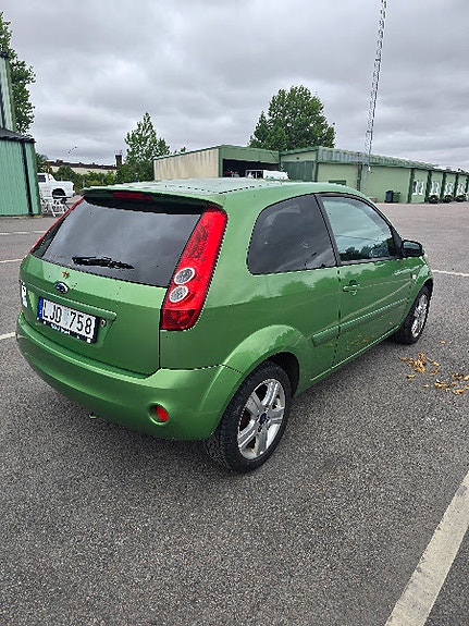 Ford Fiesta 2 of 5