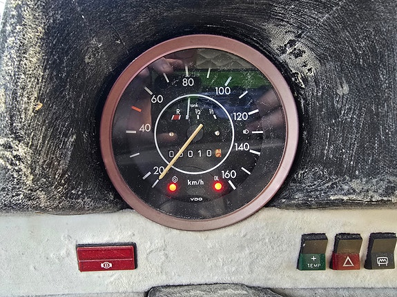 Volkswagen 1303 11 of 23