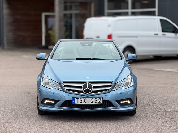 Mercedes-Benz E350 3 of 5
