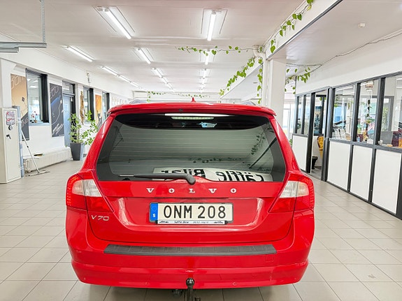 Volvo V70 12 of 30