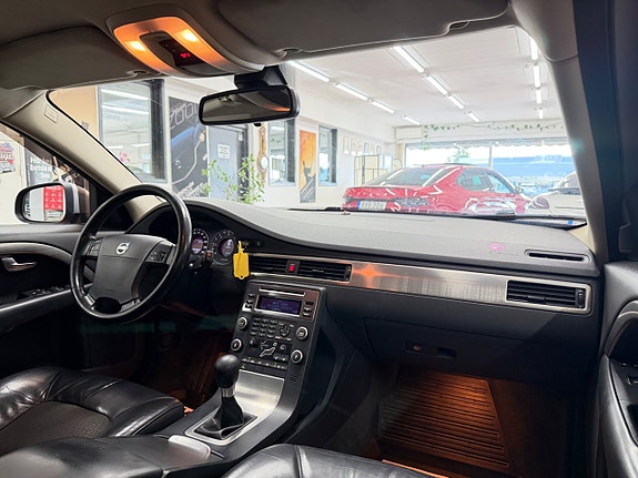 Volvo V70 18 of 30