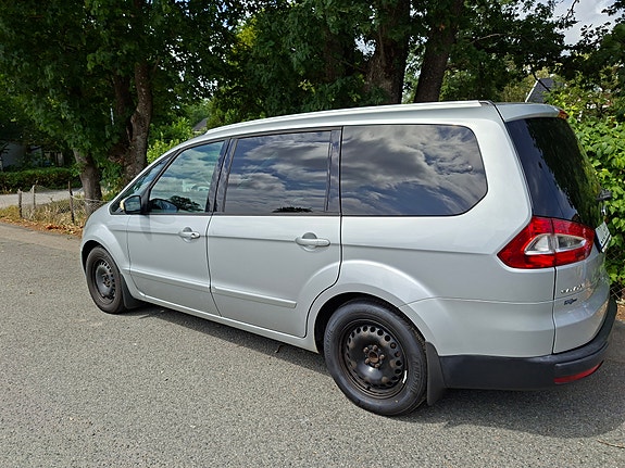 Ford Galaxy 2 of 5