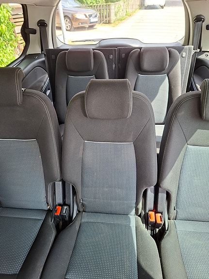 Ford Galaxy 9 of 15