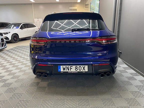 Porsche Macan 4 of 5