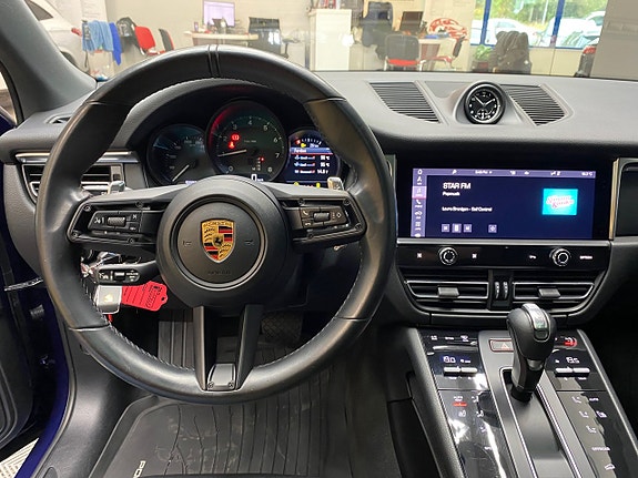 Porsche Macan 10 of 11