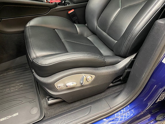 Porsche Macan 7 of 11