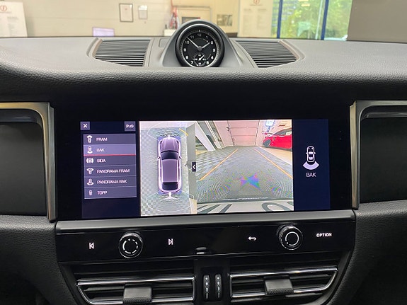Porsche Macan 11 of 11