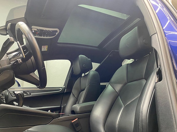 Porsche Macan 8 of 11