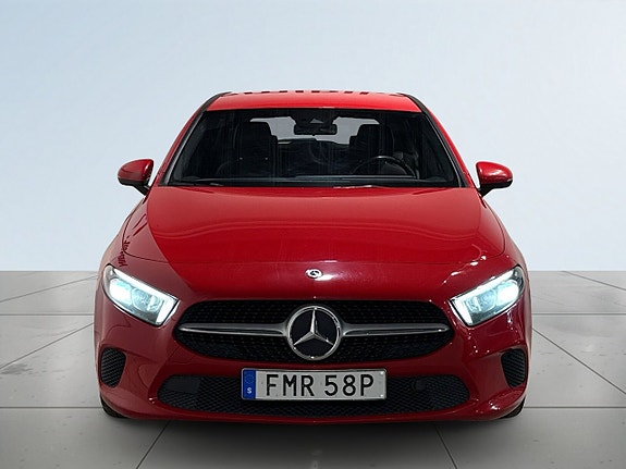 Mercedes-Benz A180 2 of 5