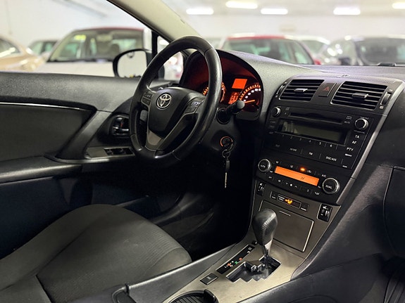 Toyota Avensis 9 of 11