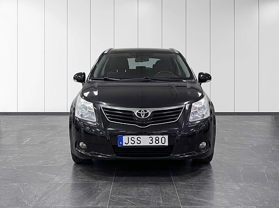 Toyota Avensis 2 of 11