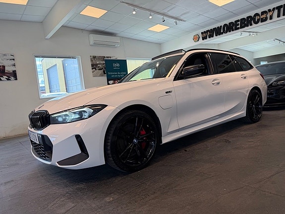 BMW 330e 2 of 5